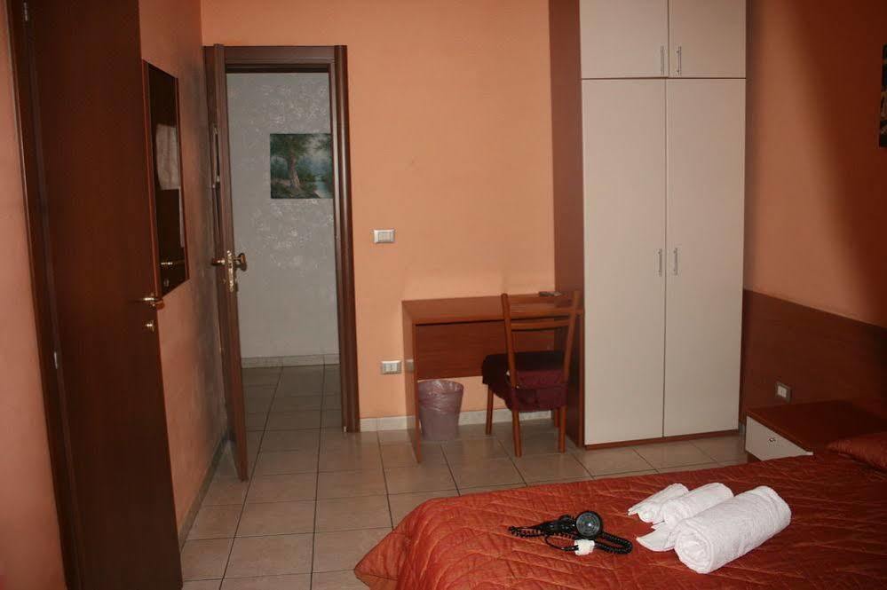 Folia B&B Рим Екстер'єр фото